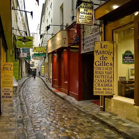 2 Personnes Dans Paris